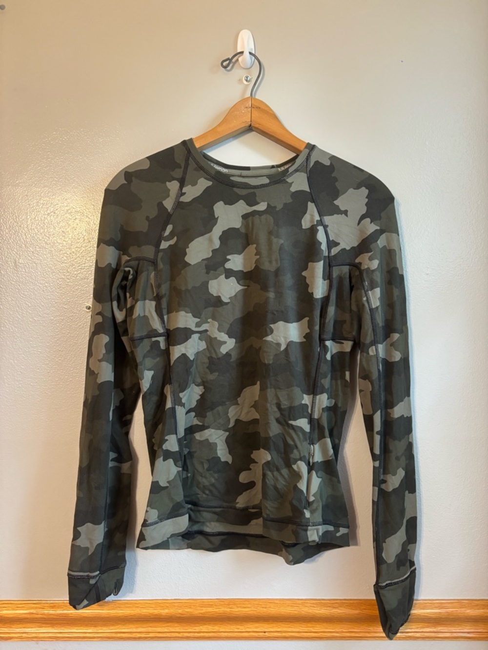 Lululemon camo green long sleeve running size 6